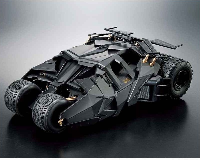 Batman Begins - Batmobile 1/35 model kit Bandai  - DC. COMICS & MARVEL